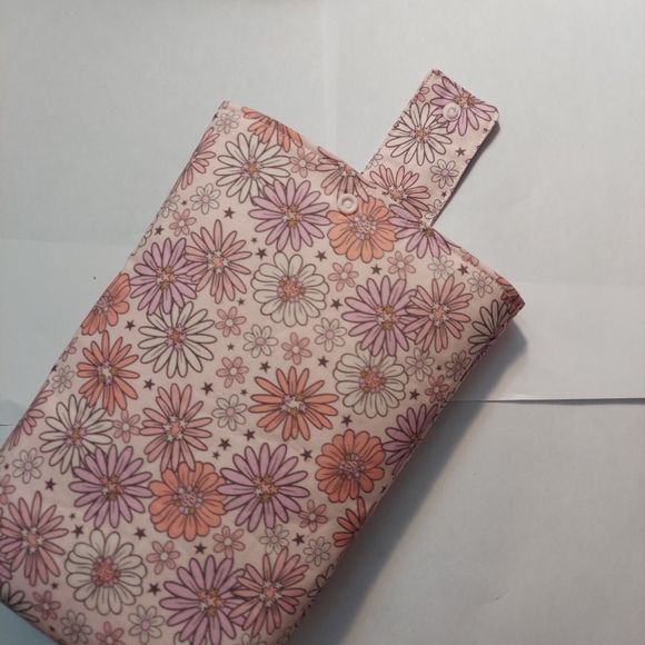 Pink floral book sleeve - Picture 3 of 3